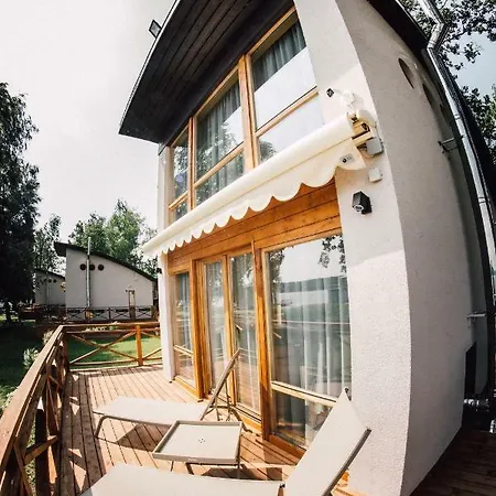 Brīvdienu mājas Lake House Resto